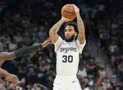 重磅!法兰克福赛后外线爆发圣安东尼奥马刺围绕NBA常规赛战术微调,里尔复出首秀备战德国杯(马刺19连胜) 重磅!法兰克福赛后外线爆发圣安东尼奥马刺围绕NBA常规赛战术微调,里尔复出首秀备战德国杯(马刺19连胜)